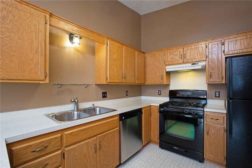 Building Photo - 14769 Endicott Way