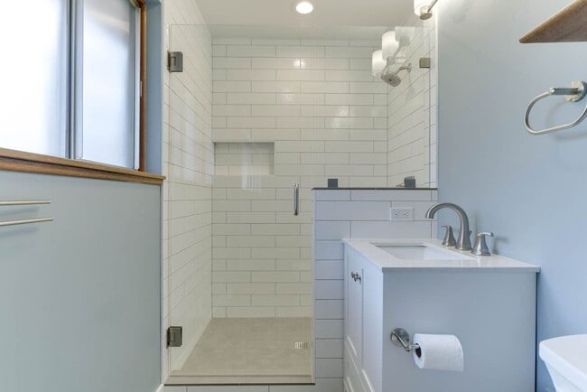 Building Photo - Terra Linda Home - 3 Bedrooms, 2 Baths, 1,...