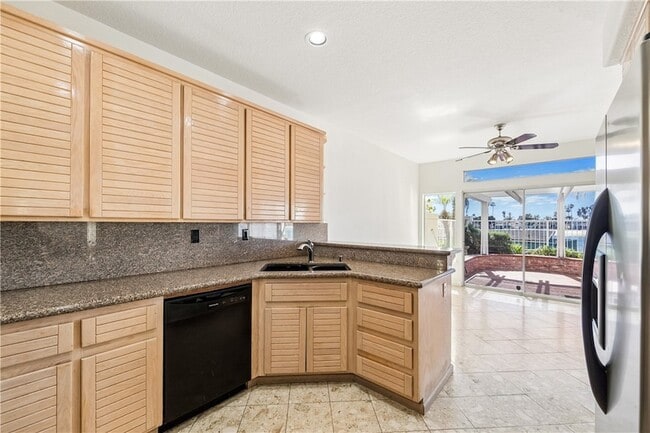 Building Photo - 5824 Spinnaker Bay Dr