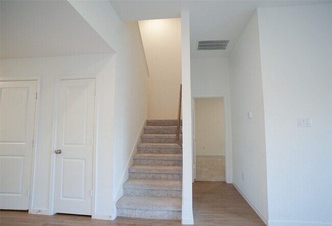 Building Photo - 3210 Spanish Oak Ln