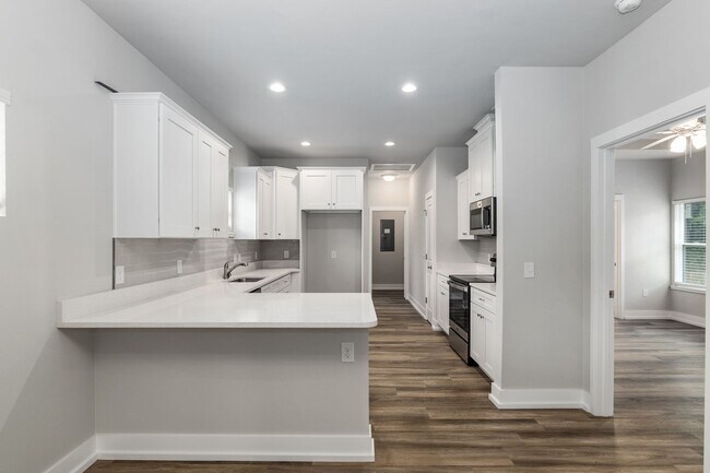 Building Photo - Charming 3-Bed, 2-Bath Home with Fenced Yard –