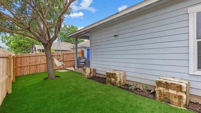 Building Photo - Beautifully Updated Smart Home Near Downtown San Antonio