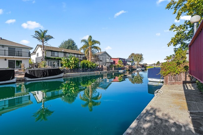 Building Photo - Serene Waterfront Home in Foster City