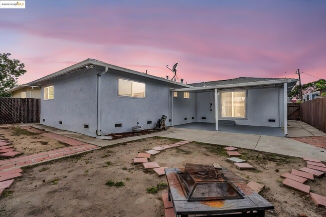 Building Photo - 1209 Tulip Dr