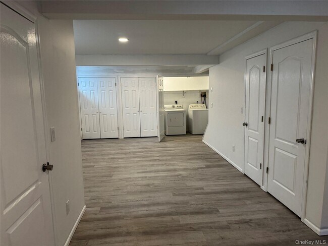 Building Photo - 62 A Linwood Rd N