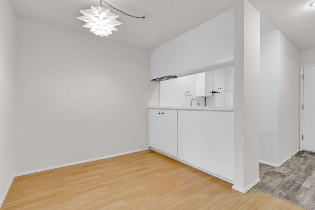 Building Photo - "Charming 2-Bed Condo Oasis in Walnut Cree...