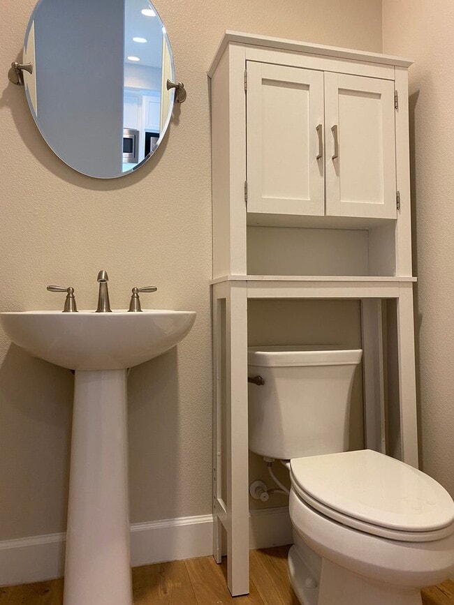 Building Photo - Pleasanton End Unit Andares Townhouse 3 BD...