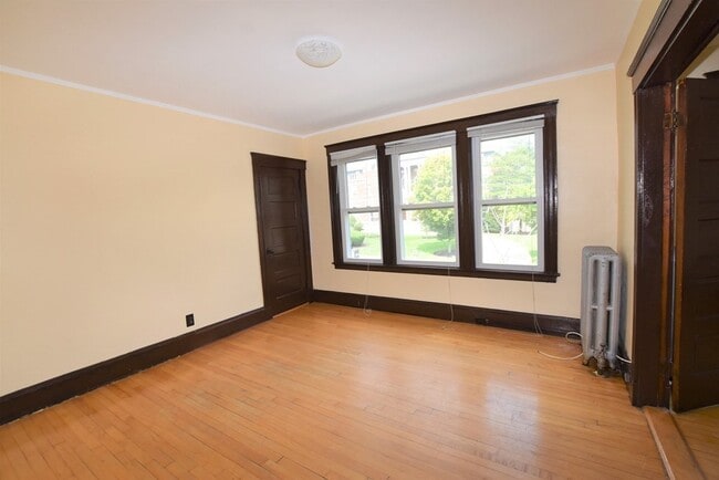 Building Photo - 138 Main St