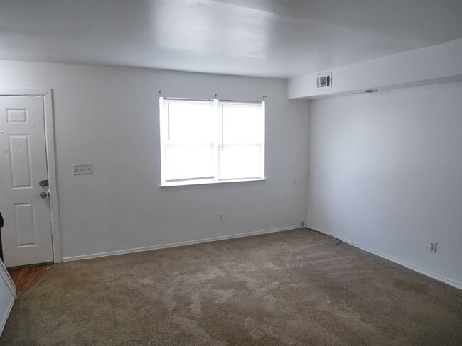 Building Photo - Charming Townhome in Elkton, MD!