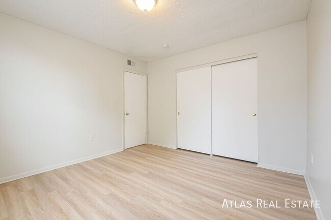 Building Photo - 331 N Columbine St