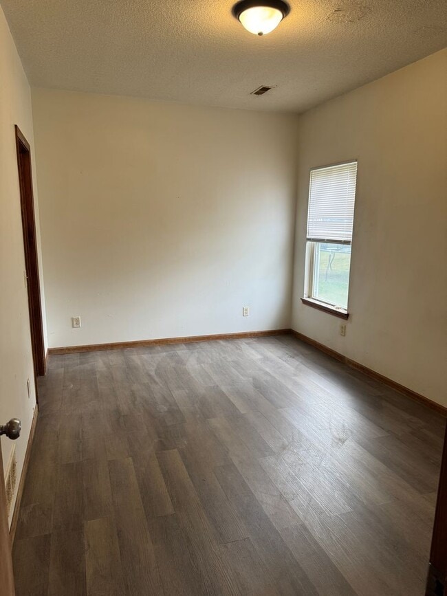 Building Photo - 503 Short Ave