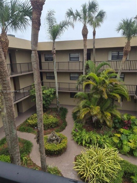 Building Photo - 10855 SW 112th Ave