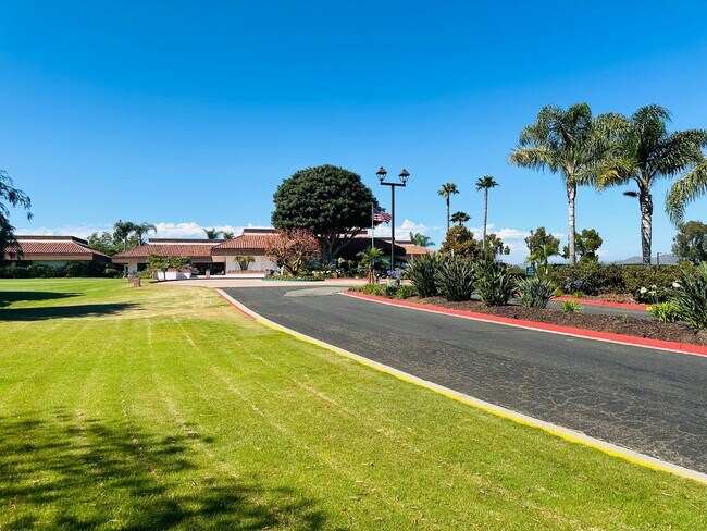 Building Photo - 3 bed single story home for rent  in  Shadowridge Community on the Greens