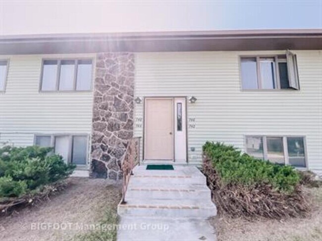 Primary Photo - 748 Darby St