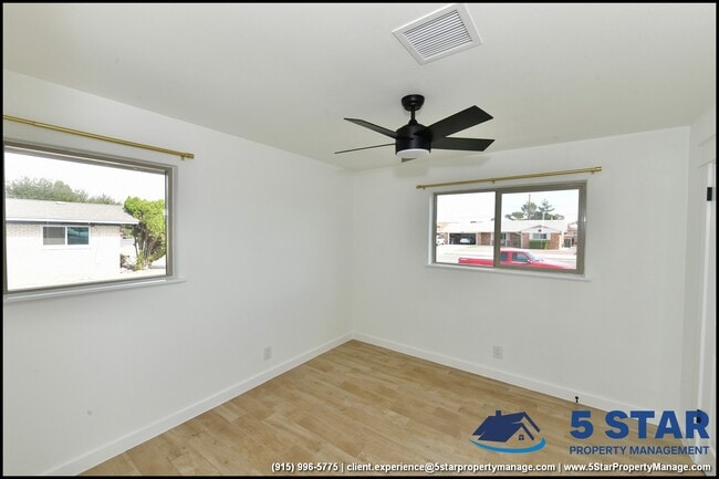 Building Photo - 3217 Wedgewood Dr