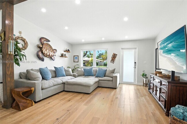 Building Photo - 1945 S Hibiscus Dr