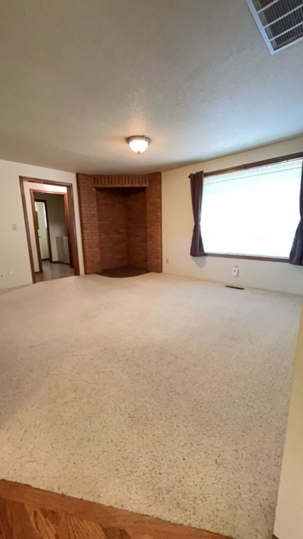 Building Photo - 3 Bedroom 2.5 Bath House