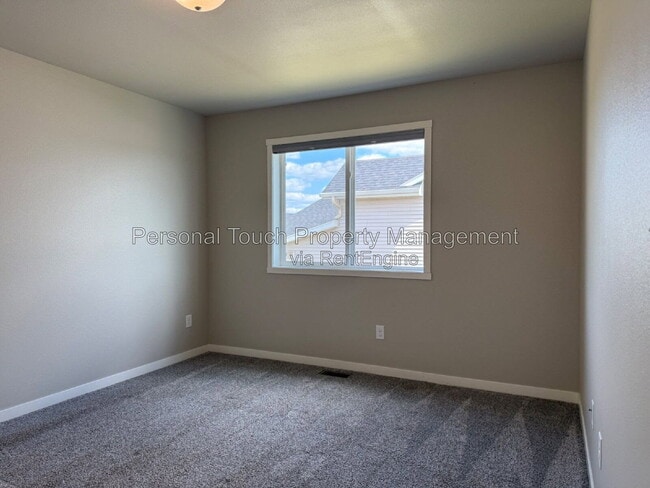Building Photo - 1067 Barnes Dr W