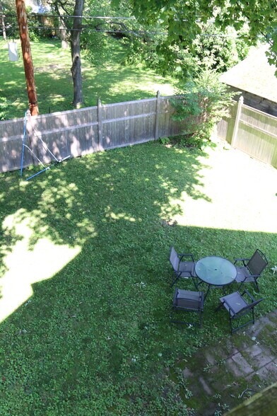 Building Photo - 27 Oakwood St