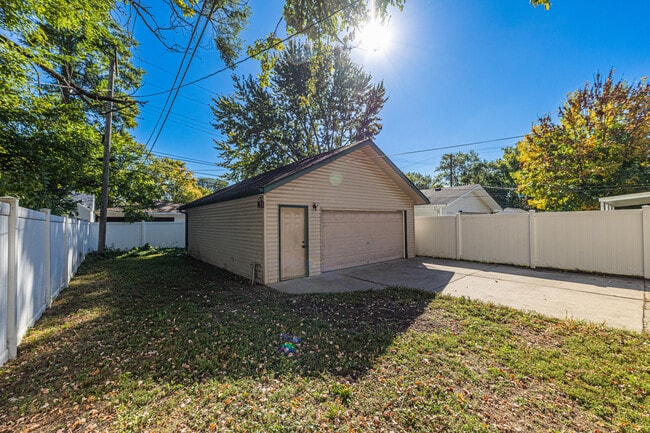 Building Photo - 4705 Jackson St