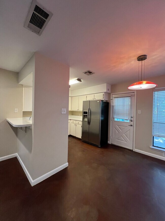 Building Photo - Great home in the heart of South Austin!