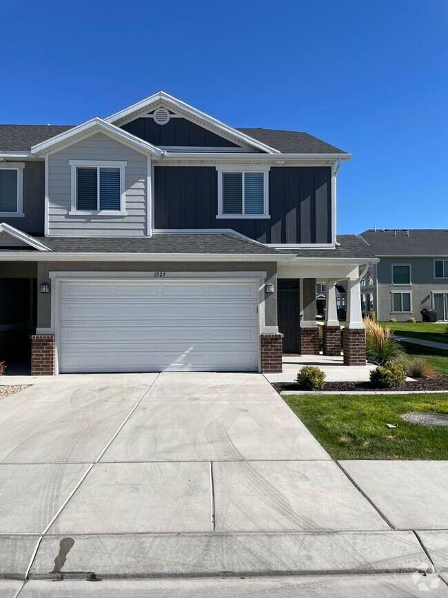 Building Photo - Beautiful home in the fields Community