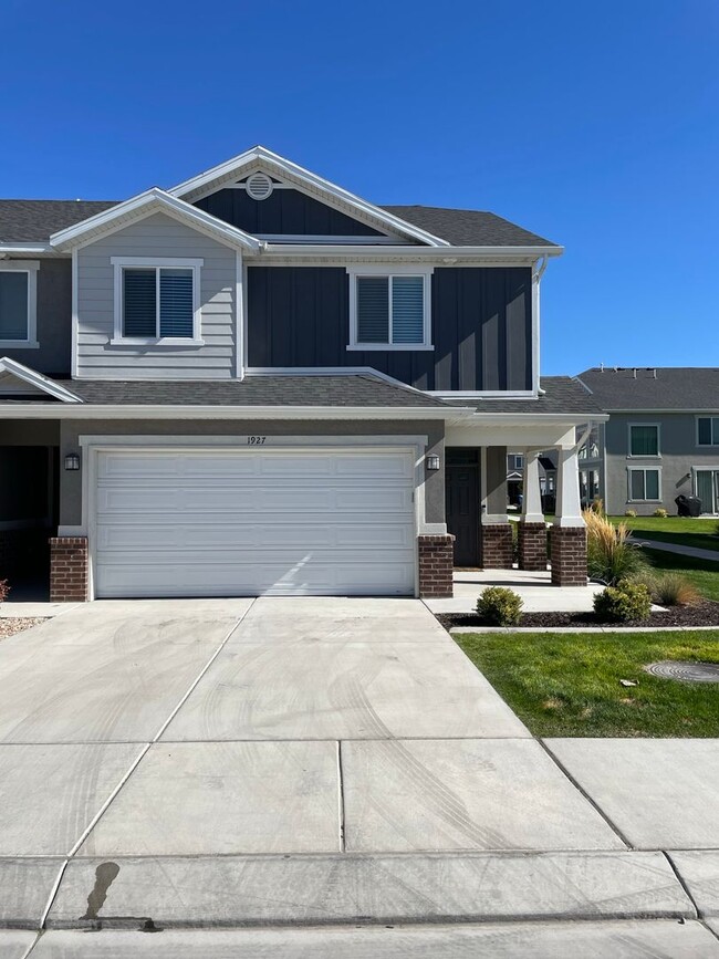 Building Photo - Beautiful home in the fields Community