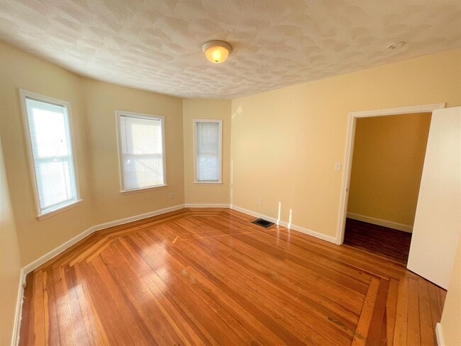Building Photo - 203 Holland St