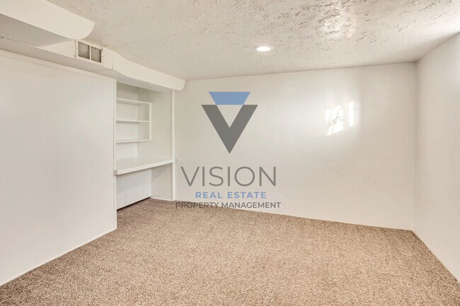 Building Photo - 360 E 400 S