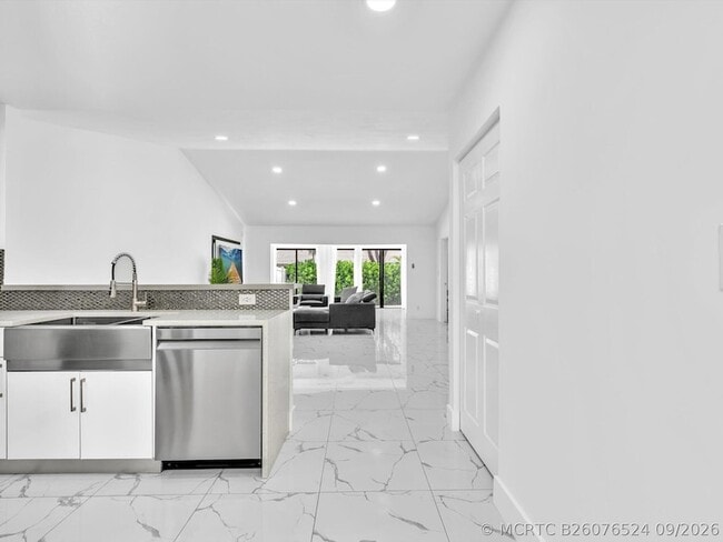 Building Photo - 21578 Altamira Ave