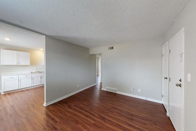 Building Photo - Greenway Apartments