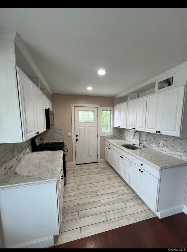 Building Photo - 476 Whittier Ave