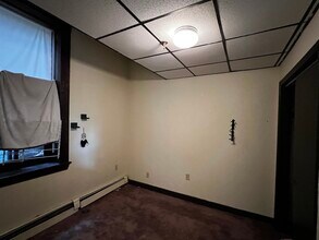 Building Photo - Main Street Apartment in Marlborough