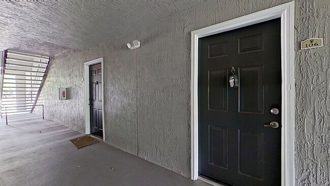 Building Photo - Stunning 2Bedroom Condo at VIlla San Marco!