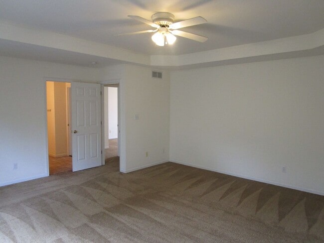 Building Photo - 5004-5006-5006 Betty Jean Way