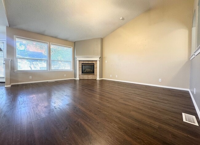 Building Photo - Modern and Updated 3bd/2b Home for Rent in...