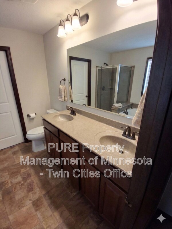 Building Photo - 1704 Basswood Ct