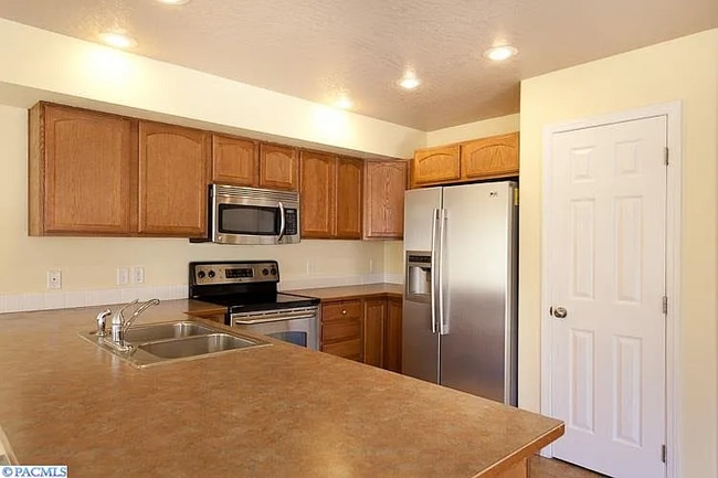 Building Photo - 1035 Lost Trail Dr
