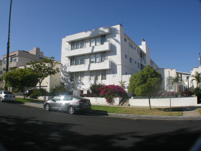 931 Euclid St. Note that the buildings next to us are not blocking us in. Good light and air. - 931 Euclid St