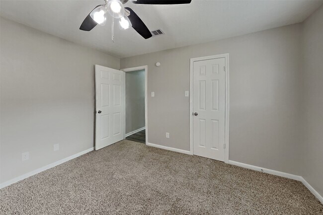 Building Photo - 8015 Democracy Ct