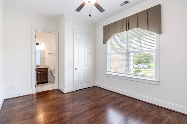 Building Photo - 213 Yellow Jasmine Dr