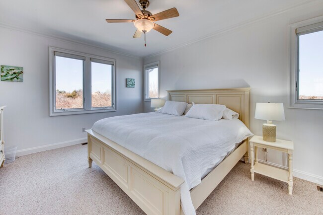 Building Photo - 300 Latham Ln