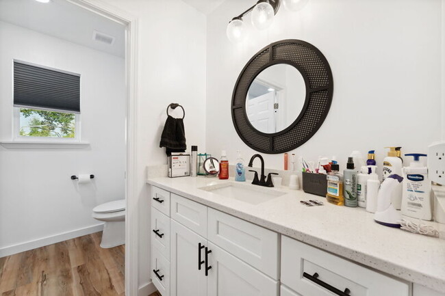 Building Photo - 526 Camellia Ave