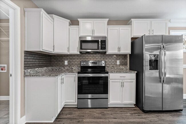 Building Photo - Pet Friendly Three Bedroom with Bonus!