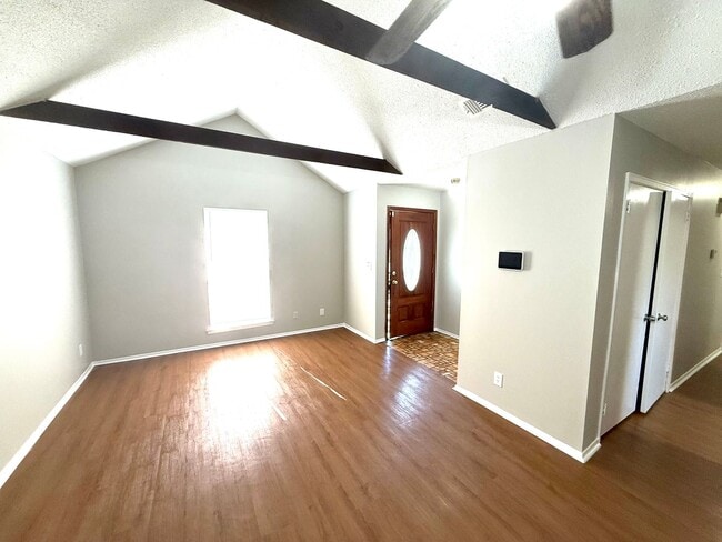 Building Photo - ** 3 Bed 2 Bath located in Regency Park ** call 334-366-9198 to schedule a self showing