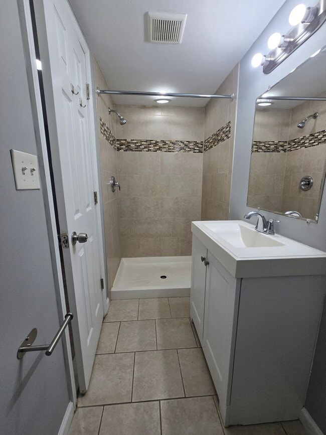 Building Photo - **3 BEDROOM TOWNHOME IN BALTIMORE COUNTY AVAILABLE**