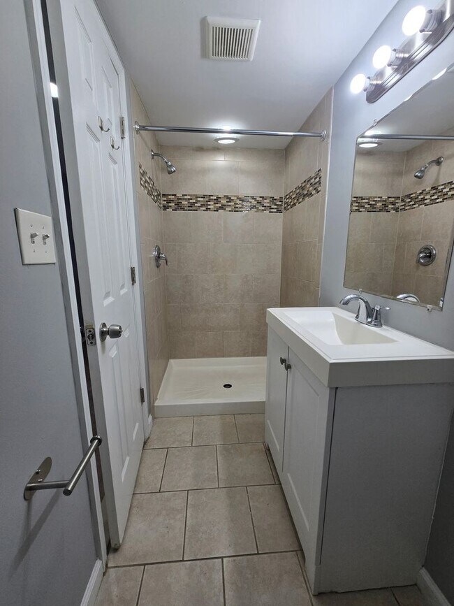 Building Photo - **3 BEDROOM TOWNHOME IN BALTIMORE COUNTY COMING SOON**