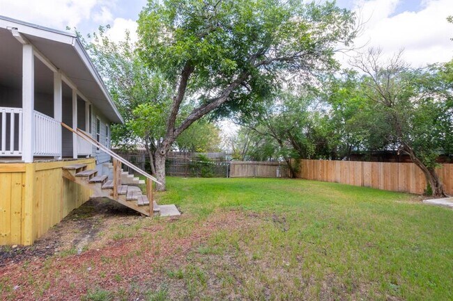 Building Photo - 1445 Hillview Ave