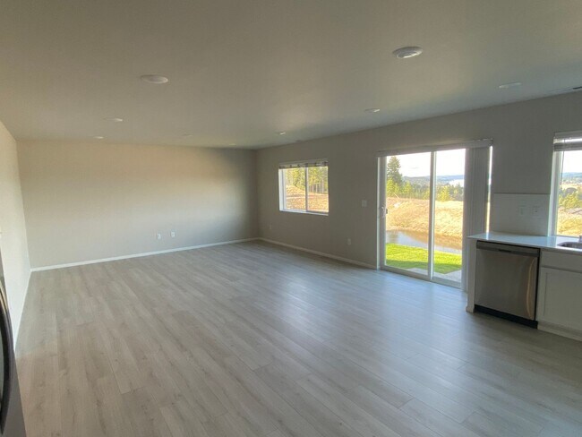 Building Photo - Brand New Home with Fantastic Views in Belfair.