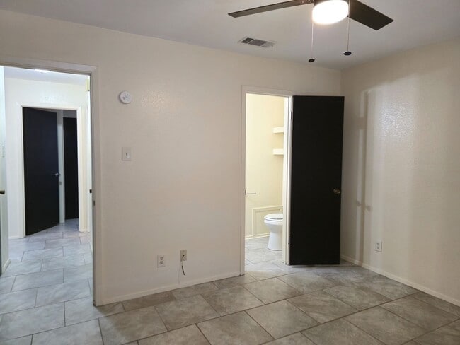 Building Photo - Chapel Road Area Duplex